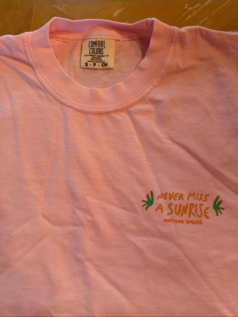 Nature Backs Comfort Colors Pink 'Never Miss a Sunrise' Short Sleeve Tee Size S - Picture 2 of 3